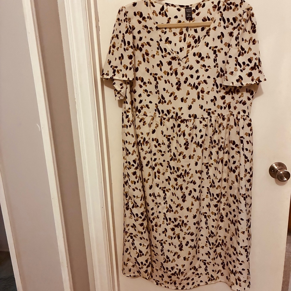 V-Neck Midi Dress in Cream Leopard Print